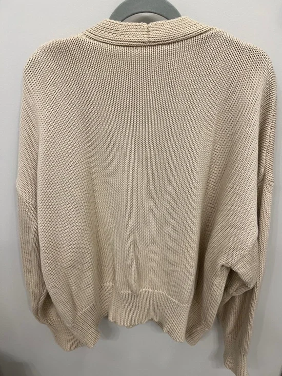 Nueflora Cream Button-Front V-Neck Pocket Cardigan - Picture 8 of 10